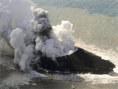 Изригването на вулкан създаде нов остров край Япония