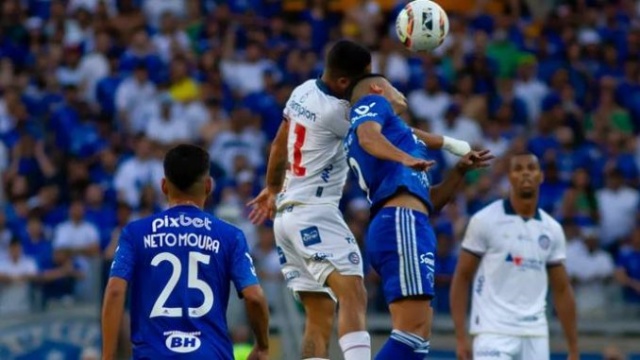 Com um a mais, Bahia perde para o Cruzeiro e cai para 4º na Série B