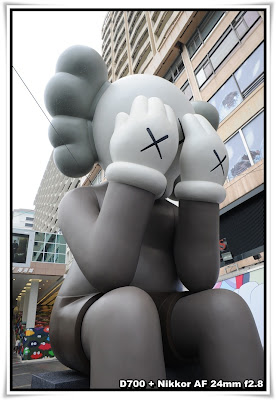 「KAWS：PASSING THROUGH．跨展覽」