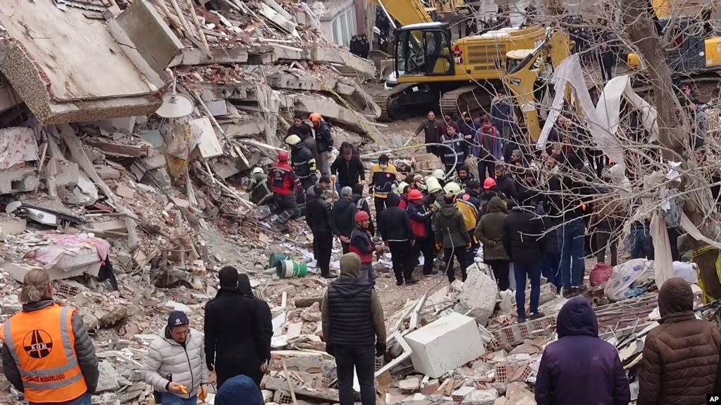 More than 1,700 killed in powerful earthquake in Turkey and Syria - BlogsSoft