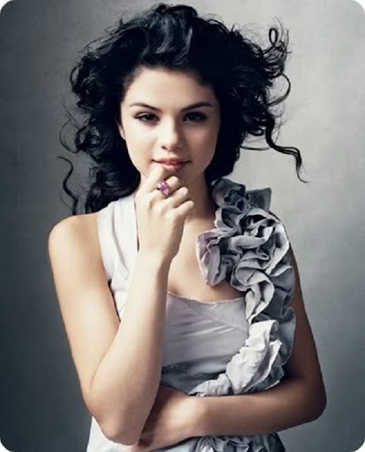 Selena Gomez Hot Wallpaper