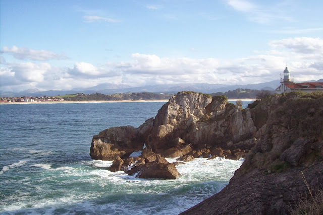 Resultado de imagen de FARO PUNTA DE LA CERDA santander