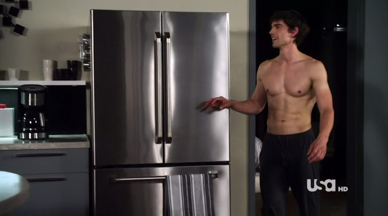 Christopher Gorham Shirtless on Covert Affairs s1e09