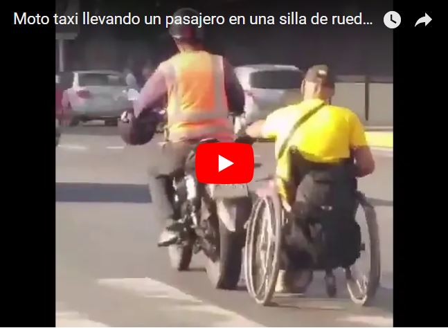 Moto-Taxi arrastra a un inválido en silla de ruedas a 50 Km/h