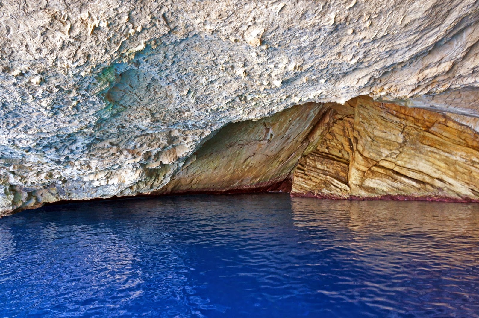 Cuevas Azules en el archipiélago de Cabrera