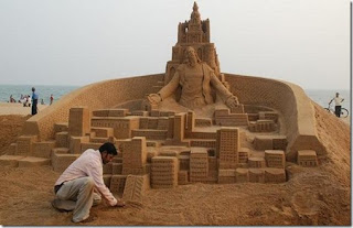 popular Amazing Sand Sculputres photo wallpapers 2012