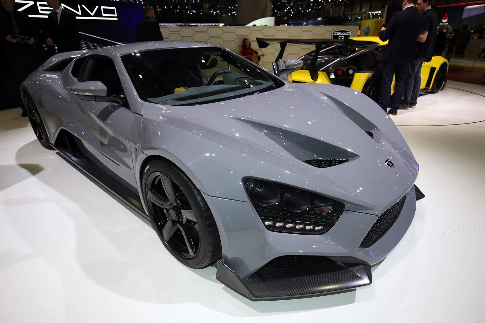 Mãn nhãn với dàn siêu xe hội tụ tại Geneva Motor Show 2016