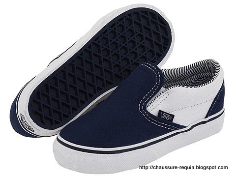 Chaussure requin:IN531165