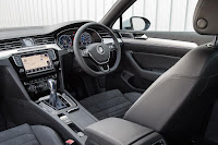 Volkswagen Passat GTE Estate (2017) Interior