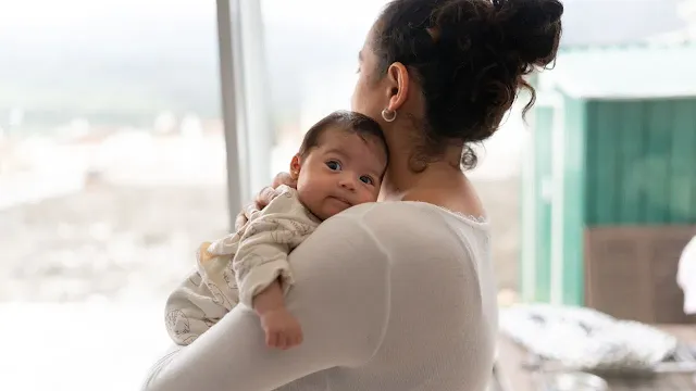 ब्रेस्टफीडिंग वीक 2024: माँ और बच्चे के लिए फायदे Breastfeeding Week 2024: Benefits for Mom & Baby