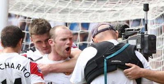 Wayne Rooney emosi