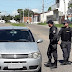 POLÍCIA MILITAR APREENDE ARMA E DROGAS DURANTE OPERAÇÃO TIRADENTES EM MOSSORÓ-RN