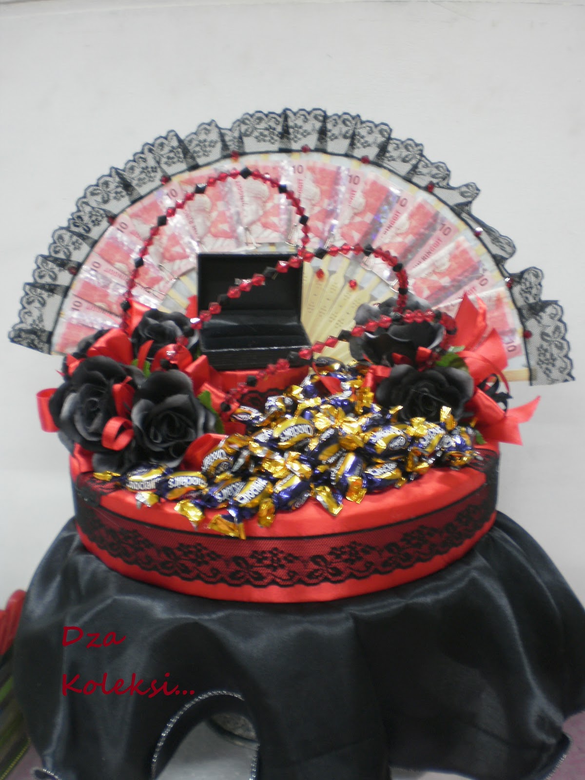 DZA KOLEKSI: GUBAHAN-HANTARAN MERAH HITAM (Pertunangan Ayu)