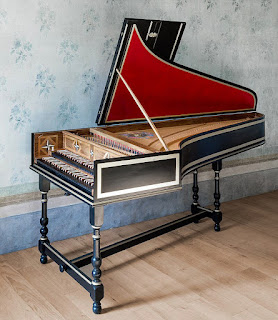 Clave (en inglés, Harpsichord) por Colzani, 2021 (cc:by-sa)