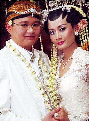 CITRA KERATON Perbedaan Tata Rias Busana Pengantin Solo CITRA KERATON Perbedaan Tata Rias Busana Pengantin Solo