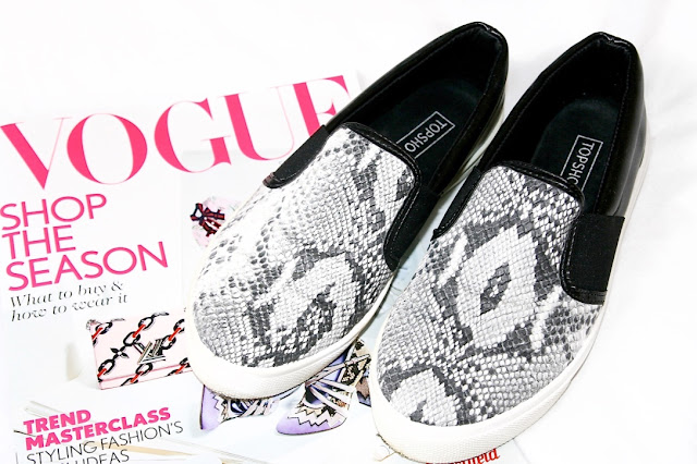 Katherine Penney Chic Blogger Haul Clothes Fashion Style slip ons shoes snake print monochrome