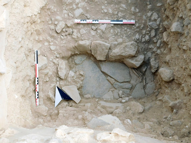 Two burials amongst rich grave goods were found inwards a pit from the Middle Minoan IA era  For You Information - Two Middle Minoan grave sites discovered inwards Petras, Crete