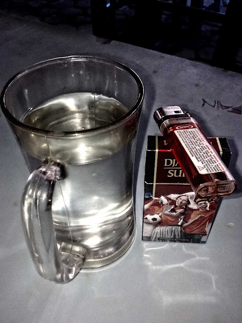 air mineral + rokok