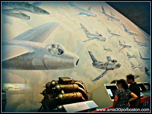 Museo Nacional del Aire y el Espacio de Estados Unidos: The Keith Ferris Mural The Evolution of Jet Aviation