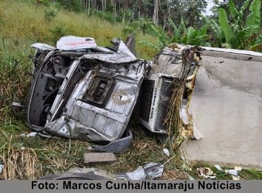 Itamaraju: Caminhão tomba na BR-101; estado de saúde do motorista é desconhecido