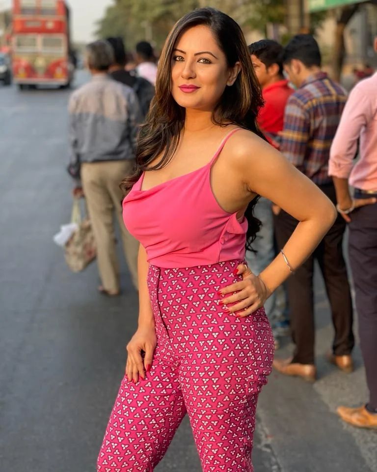 Puja Banerjee curvy body pink outfit