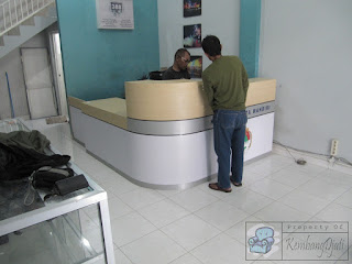 Meja Resepsionis Bentuk L Lengkung + Furniture Kantor Semarang