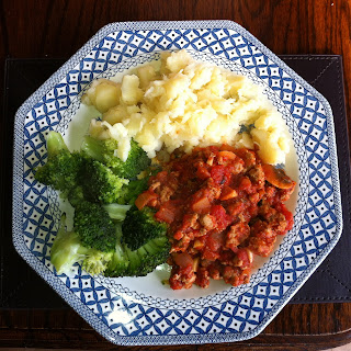 Whole 30 food turkey mice chilli with mashed parsnip and broccoli