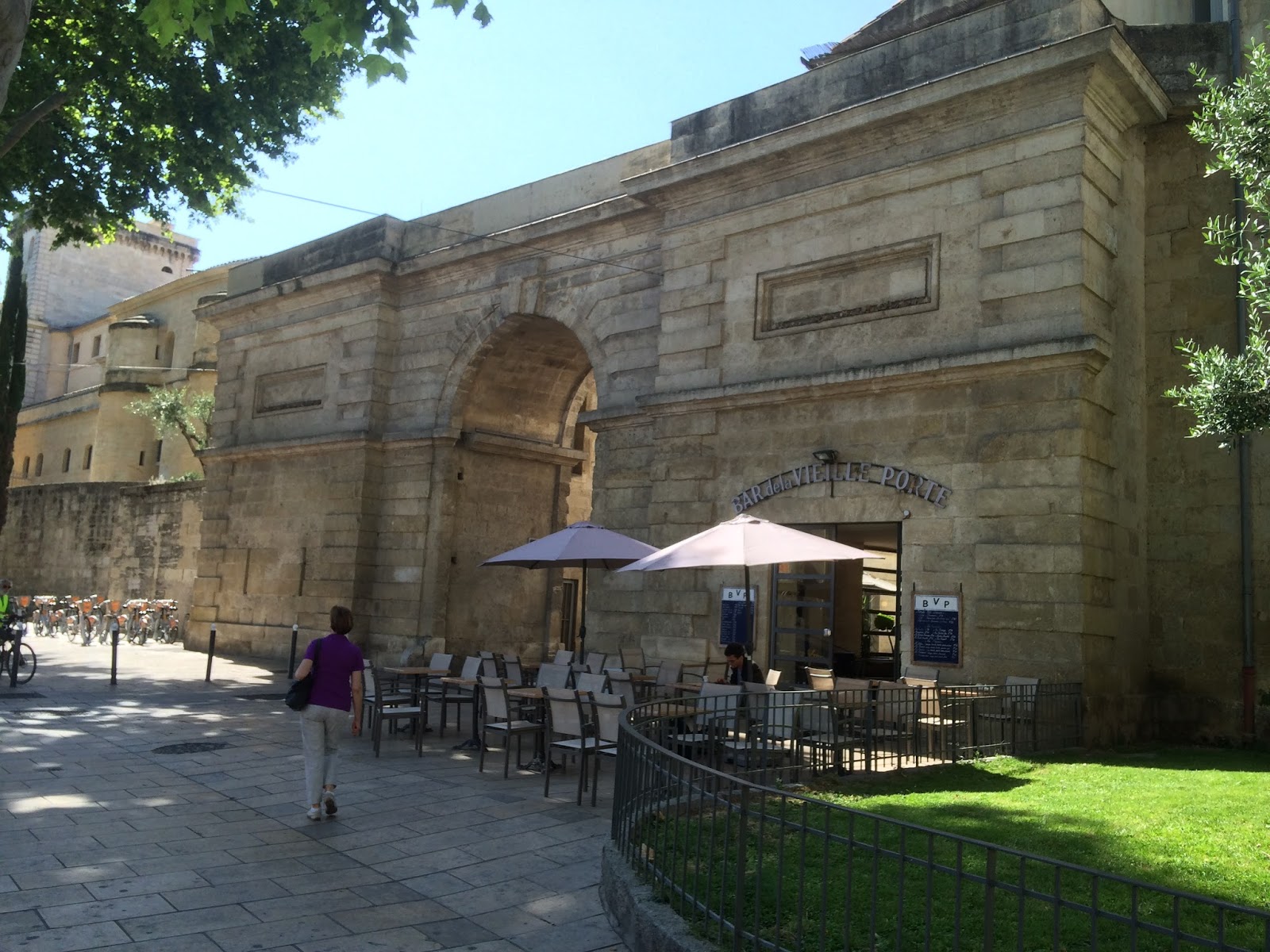 J'S THEATER: Scenes of Marseille & Montpellier