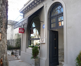 Puerta de Adolfo Café