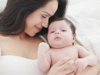 Cách hơ giúp mặt mẹ sau sinh thon gọn, da hồng hào căng mịn, mắt không sưng