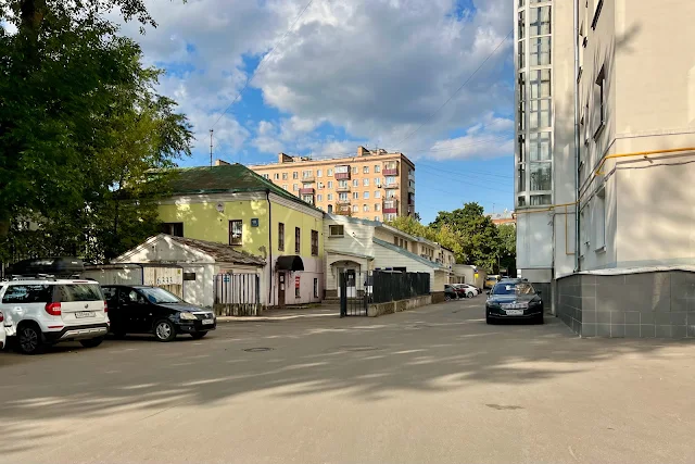 переулок Расковой, дворы