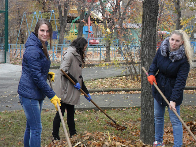 Благодійна акція «Допоможи прибрати листя та отримай безкоштовний вхід до зоопарку».