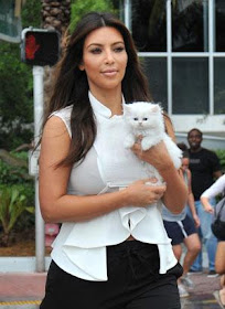 Gambar Kim Kardashian dan kucingnya, Mercy