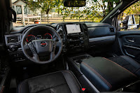 Nissan Titan XD PRO-4X Crew Cab 4x4 (2020) Dashboard