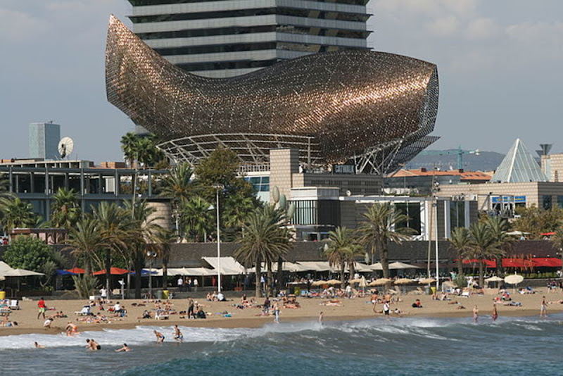 El pez. La escultura está en el Puerto Olímpico de Barcelona y fue hecha por Gehry para los Juegos Olímpicos de 1992 