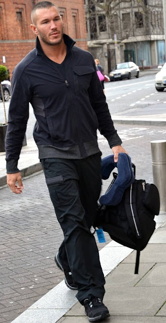 Randy Orton caminando