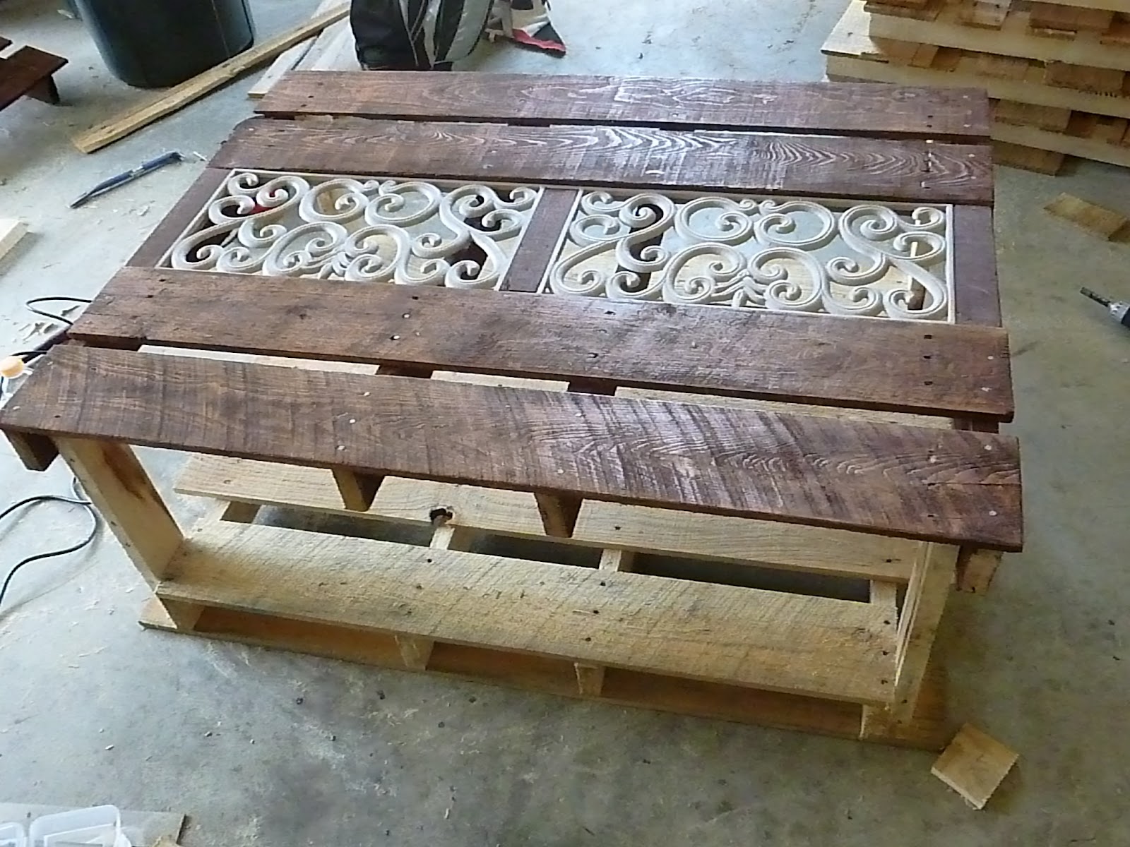 Our Pinteresting Family: Pallet Coffee Table