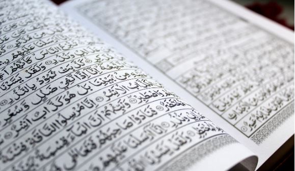 https://www.abusyuja.com/2020/10/surat-al-araf-pokok-kandungan-fadhilah-khasiat.html