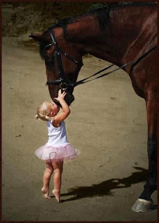 Imagenes tierna de niñita y caballo