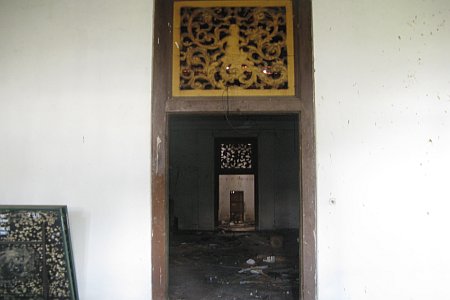 Rumah Misterius Peninggalan Belanda Di Depok [ www.BlogApaAja.com ]