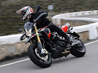 2013 Aprilia Dorsoduro 1200. Gambar Motor 1