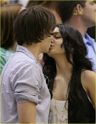 vanessa hudgens kissing zac efron at. Ben Affleck kissing Jennifer