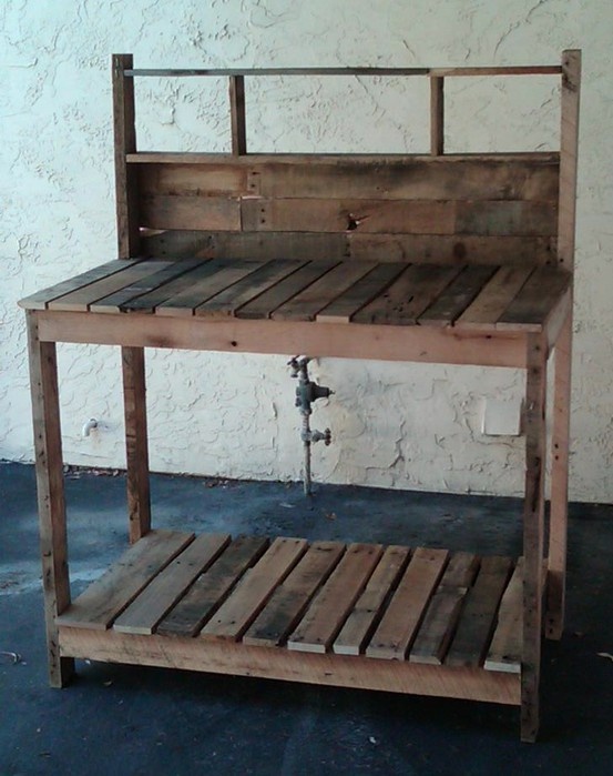 Dishfunctional Designs: Salvaged Wood &amp; Pallet Potting Benches