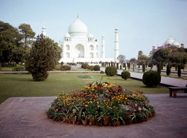 Garden-of-Taj-Mahal