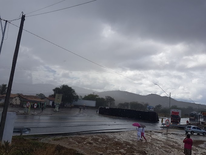 URGENTE: Carreta vira no Entroncamento de Boa Nova.