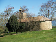 Detall de la façana de migdia de l'ermita de La Damunt