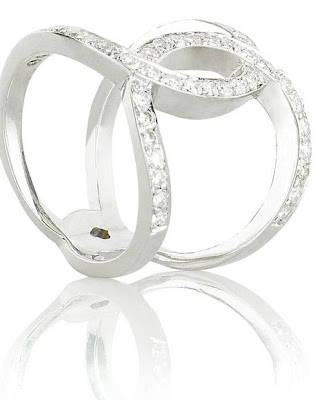  we have finally finded out the best engagement ring for bride and groom 