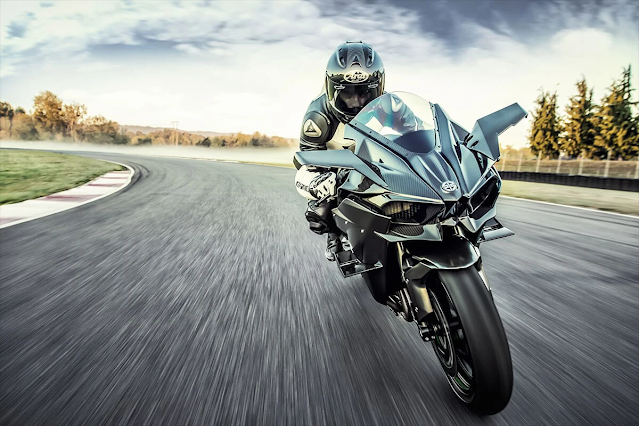 Kawasaki Ninja H2R - Mãnh thú tốc độ trên đường đua