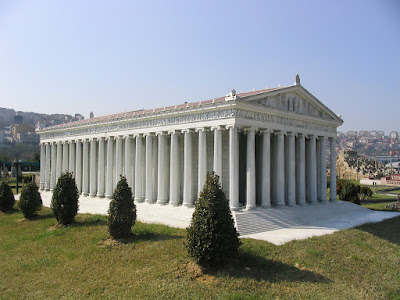  Maquete do templo de Artemi em Éfeso  