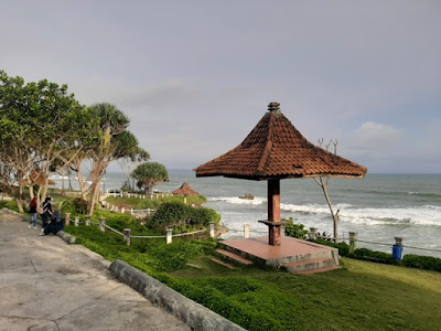 Gazebo Pantai Batuhiu | Admin tuankecilberwisata